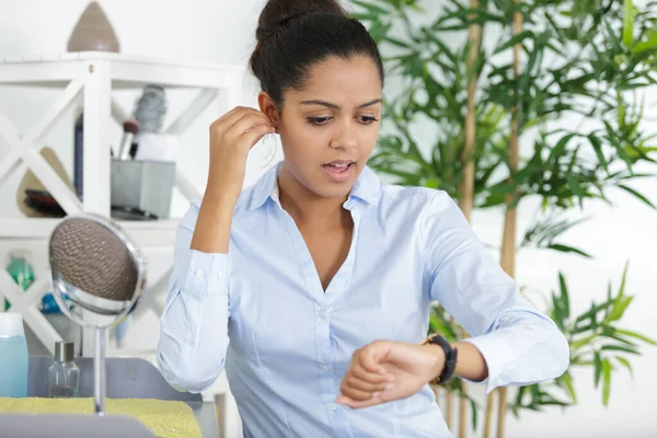 Stressed Out Businesswoman Looking Her Watch — Stock Photo, Image