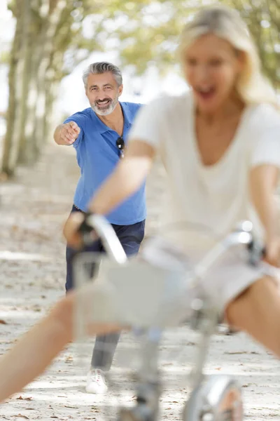 Senior Riding Tandem Bike — Stock Photo, Image