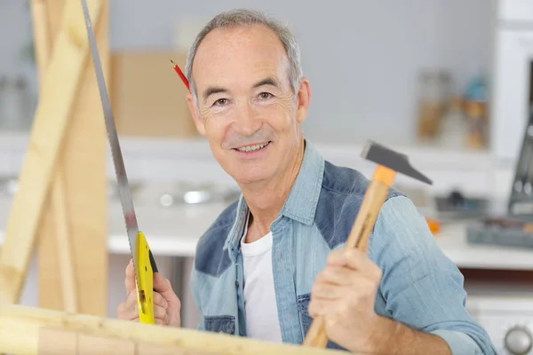 Smiling Senior Man Doing Diy — Stock Photo, Image