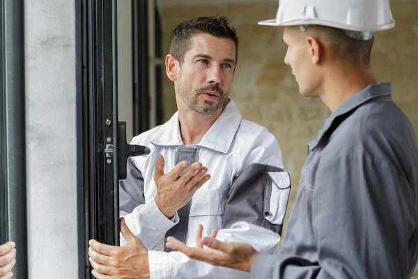 Instalador Puerta Doble Acristalamiento — Foto de Stock