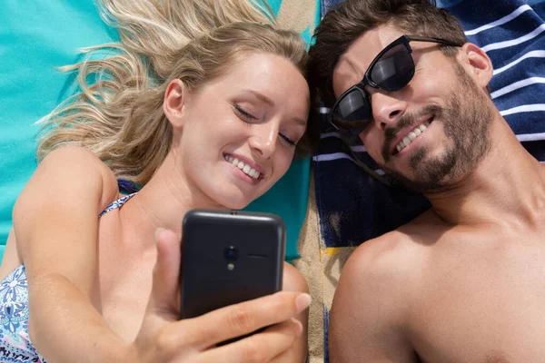 Paar Selfie Het Strand — Stockfoto