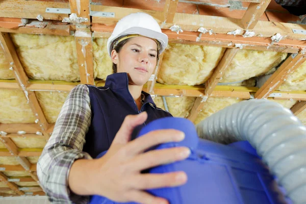 Arbeiten Rohrleitungssystemen Innenräumen — Stockfoto