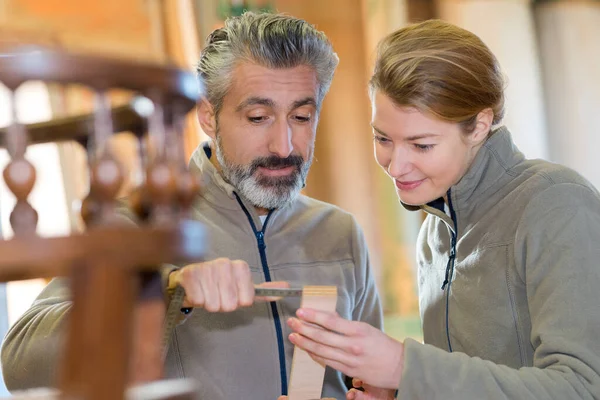 Handyman Repairing Furniture Kitchen — Stock Photo, Image