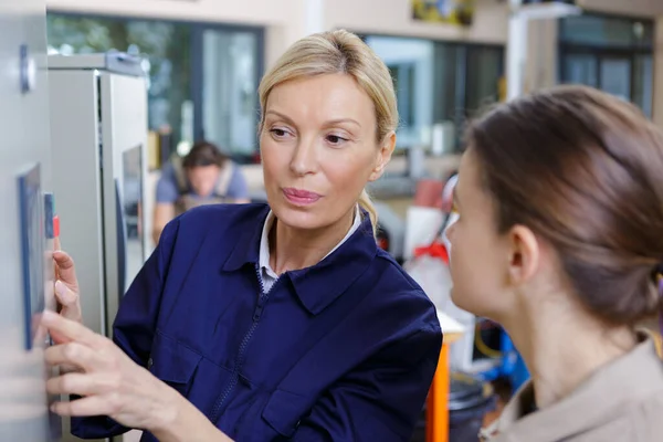 Young Woman Technical Vocational Training Teacher — Stock Photo, Image