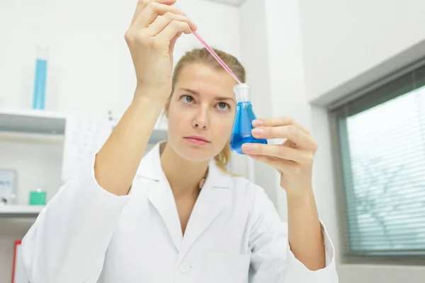 Woman Scientist Adding Liquid Test Tube — Stock Photo, Image