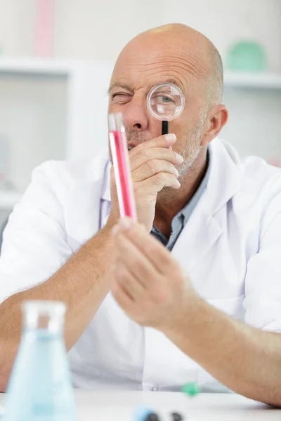 Portrait Mature Male Scientist Holding Magnifying Glass Lab — Stock Photo, Image