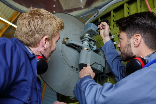 Mannen Stonden Door Machines Fabriek — Stockfoto