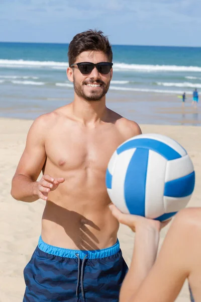 Homme Femme Jouent Volley Ball — Photo