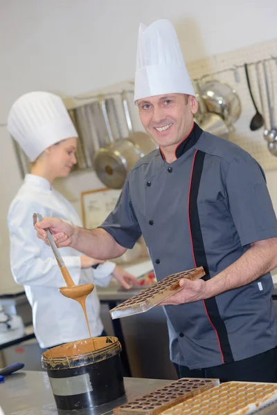 Retrato Chef Masculino Usando Ladel — Fotografia de Stock