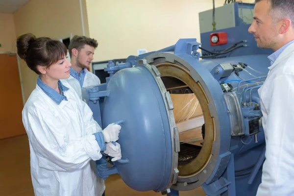 Werknemers Fabriek Machine — Stockfoto