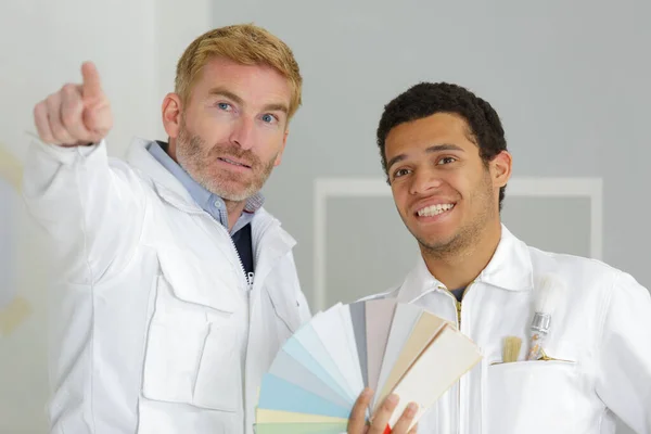 Pintores Apuntando Una Pared — Foto de Stock