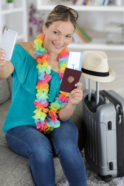 Traveler Using Smart Phone Terminal — Stock Photo, Image