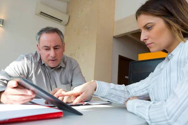 Twee Collega Functie — Stockfoto