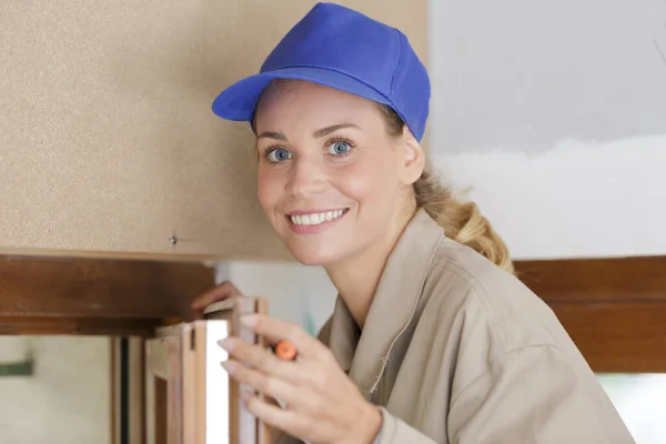 Female Builder Looking Camera — Stock Photo, Image