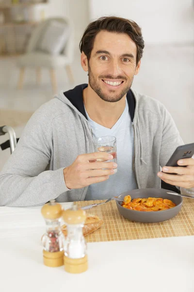 Homem Feliz Tomando Café Manhã — Fotografia de Stock