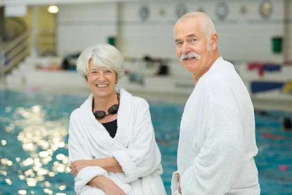 Old Happy Couple Swimming Pool — Stock Photo, Image