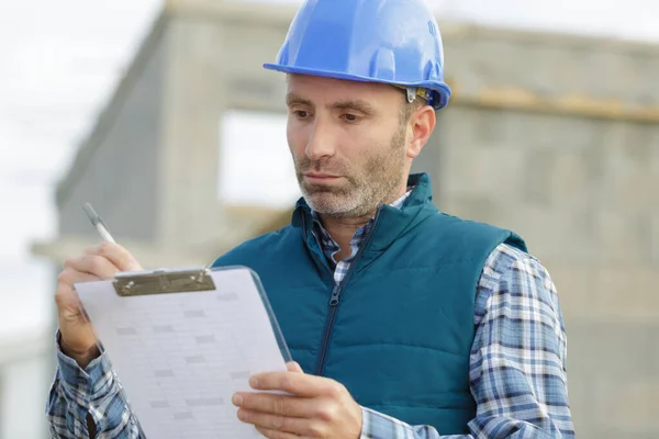 Worker Using Clipboard — Stock Photo, Image