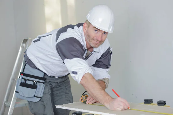 Man Timmerman Werken Aan Een Projet — Stockfoto