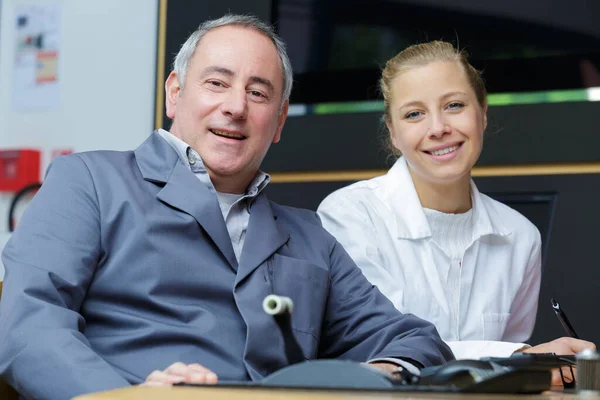 Kvinna Och Man Verkstad — Stockfoto