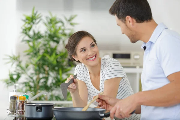 Young Couple Preparing Food Together — Stock Photo, Image