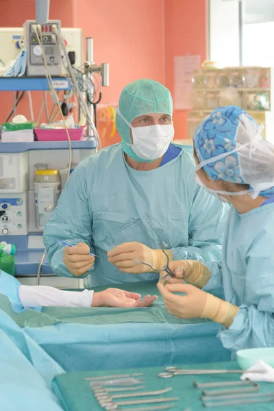 Equipe Médica Realizando Operação — Fotografia de Stock