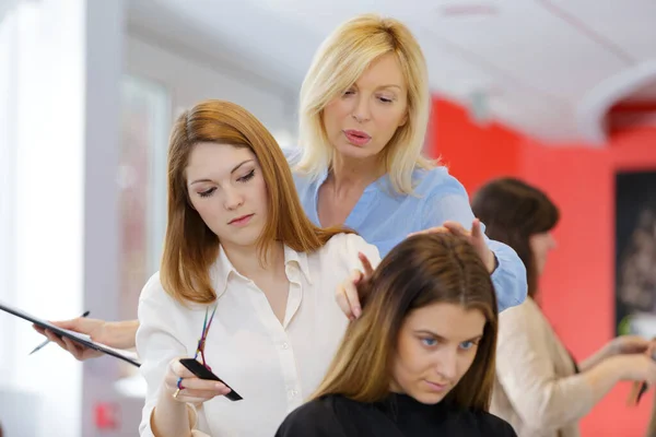 Hairdresser Training Hairdresser — Stock Photo, Image