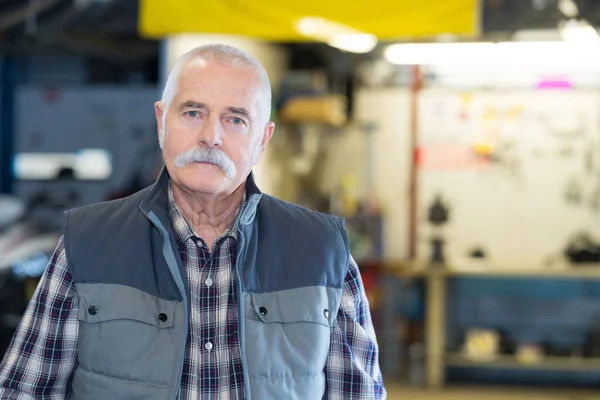 Retrato Del Técnico Garaje Edad Avanzada —  Fotos de Stock