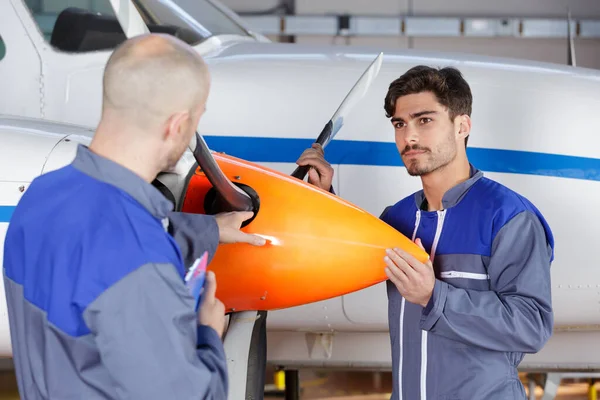 Aircraft Mechanics Holding Propeller — Stock Photo, Image