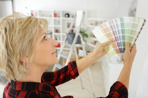 Senior Cheerful Woman Renovate Room Her New House — Stock Photo, Image