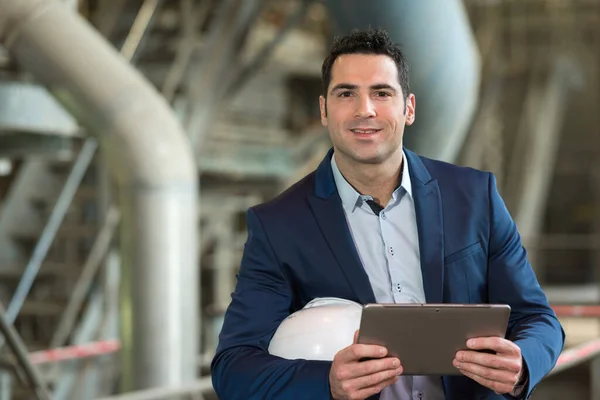 Hombre Ingeniería Dentro Planta Industrias — Foto de Stock