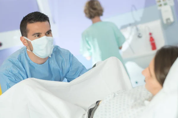 Male Doctor Assisting Woman Give Birth — Stock Photo, Image