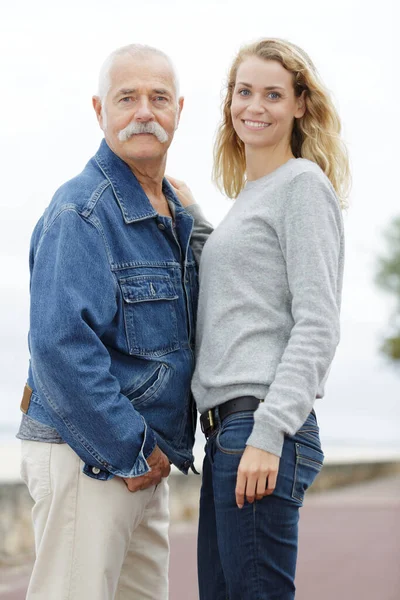 Eine Glückliche Familie Ist Strand — Stockfoto