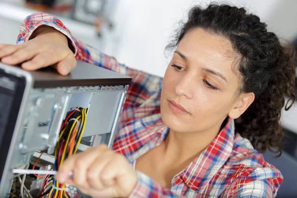 Técnico Sexo Feminino Trabalhando — Fotografia de Stock