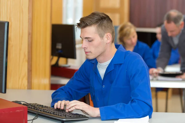 Estudante Aula Ciência Computação — Fotografia de Stock