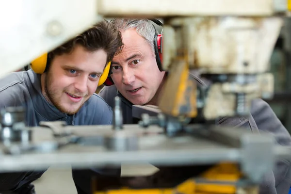 Portret Van Machinist Zijn Leerling — Stockfoto