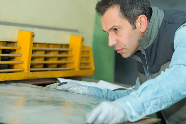 Trabajador Fábrica Taller Metal — Foto de Stock