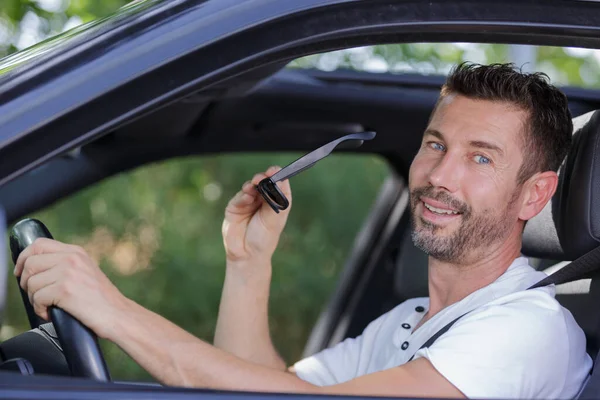 Man Spänner Fast Säkerhetsbältet Sin Bil — Stockfoto