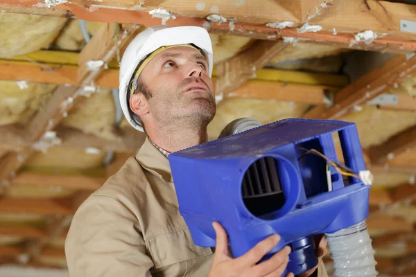 Male Builder Installing Ventilation Pipes — Stock Photo, Image