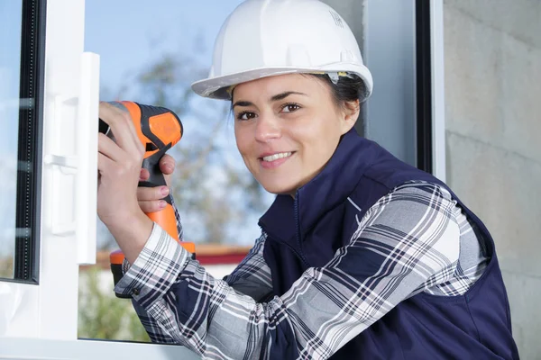 Female Builder Using Cordless Drill — 스톡 사진