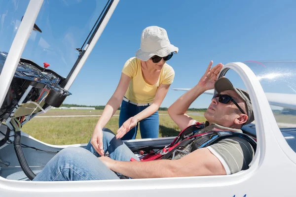 Närbild Man Inne Glidflygplan Cockpit — Stockfoto