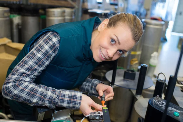 Portret Van Een Fabrieksarbeider — Stockfoto