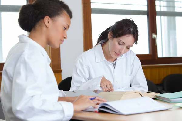 Concept Medical Workers Studying — Stock Photo, Image
