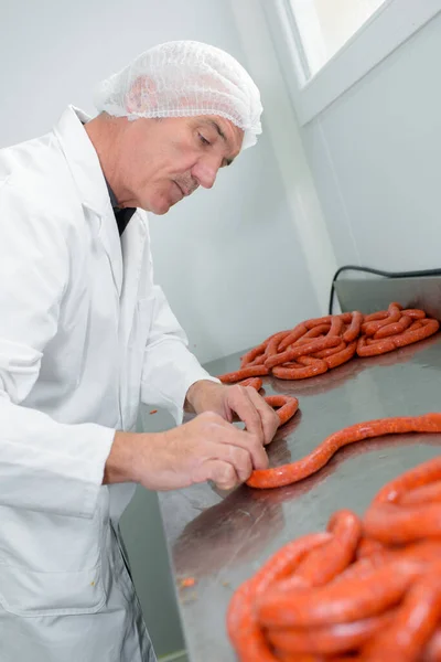 Butcher Preparing Sausages — Stock Photo, Image