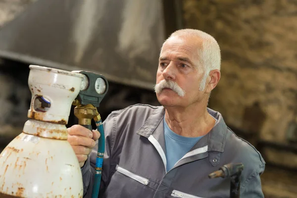 Fábrica Retrato Trabalhador Soldador Sênior Oficina Fabricação — Fotografia de Stock