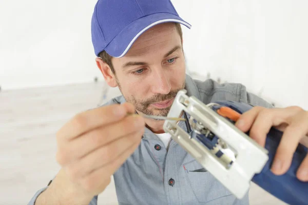 Carpenter Replacing Rotary Cutters Blade — Stock Photo, Image