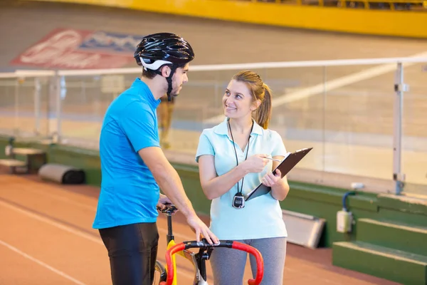 Zawodowy Rowerzysta Zdający Test Oceniający — Zdjęcie stockowe