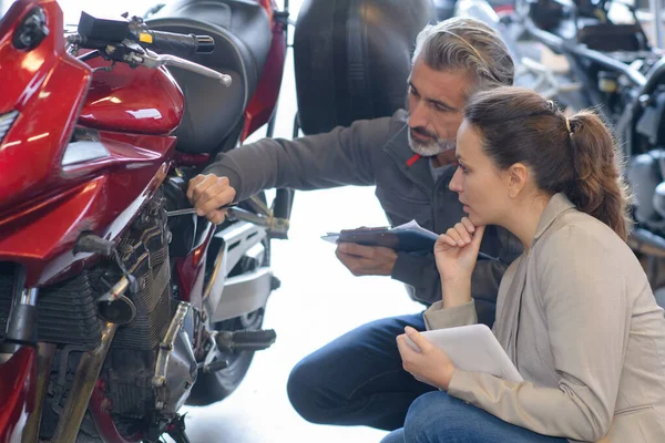 Mechanic Holding Screwdriver Looking Motorcycle Engine — Stock Photo, Image