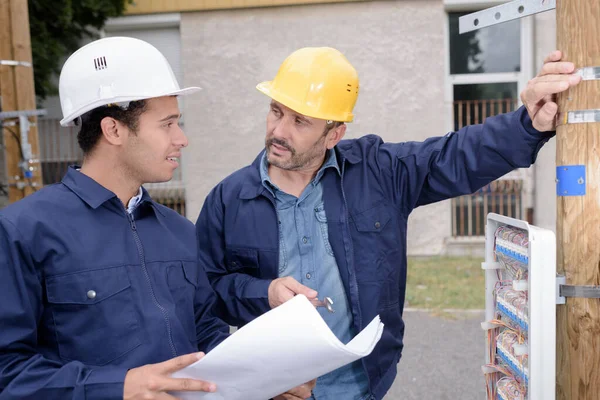 Two Male Electricians Looking Connection Outdoor Meter — Stock Photo, Image