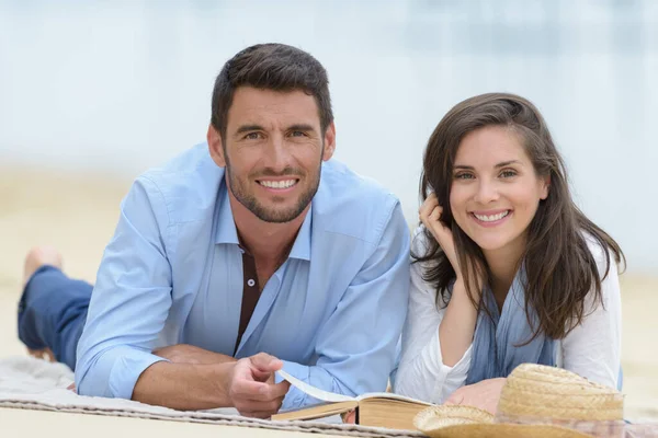 Couple Lying Sand Beach Clothes — Stock Photo, Image