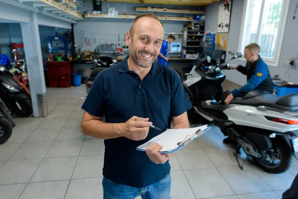 Motorbike Mechanical Garage Supervisor Posing — Stock Photo, Image
